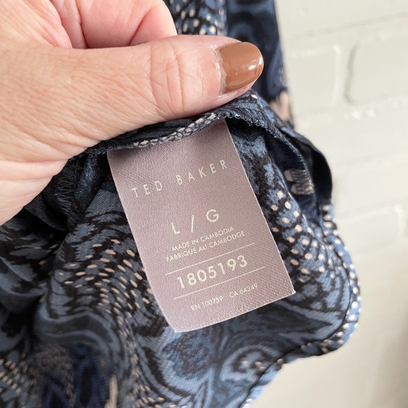 Ted Baker Women’s Blouse Satin Paisley Floral print Boho Key hole Navy Pink L - Picture 10 of 14